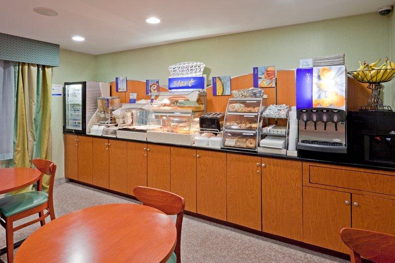 Red Lion Inn And Suites Brooklyn New York Restaurant photo